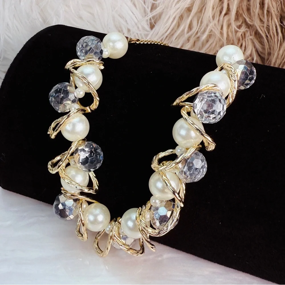 Pretty Silvertone goldtone, lightweight faux pearl, clear bling 16” necklace